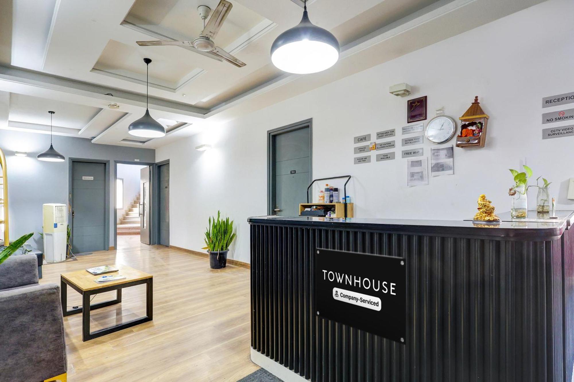 Townhouse Sector 49 Sohna Road Hotell Gurgaon Exteriör bild